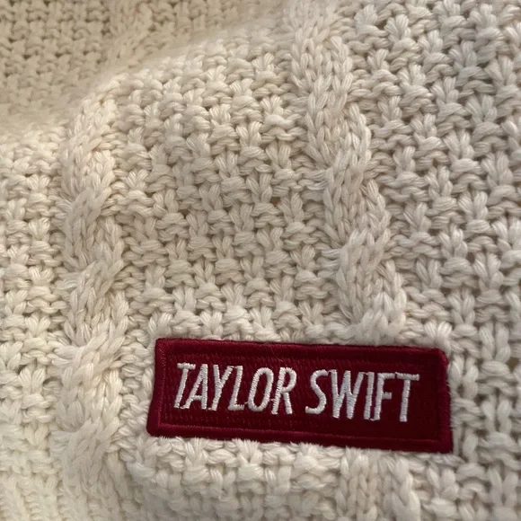 Taylor Swift Red cardigan - Picture 5 of 5